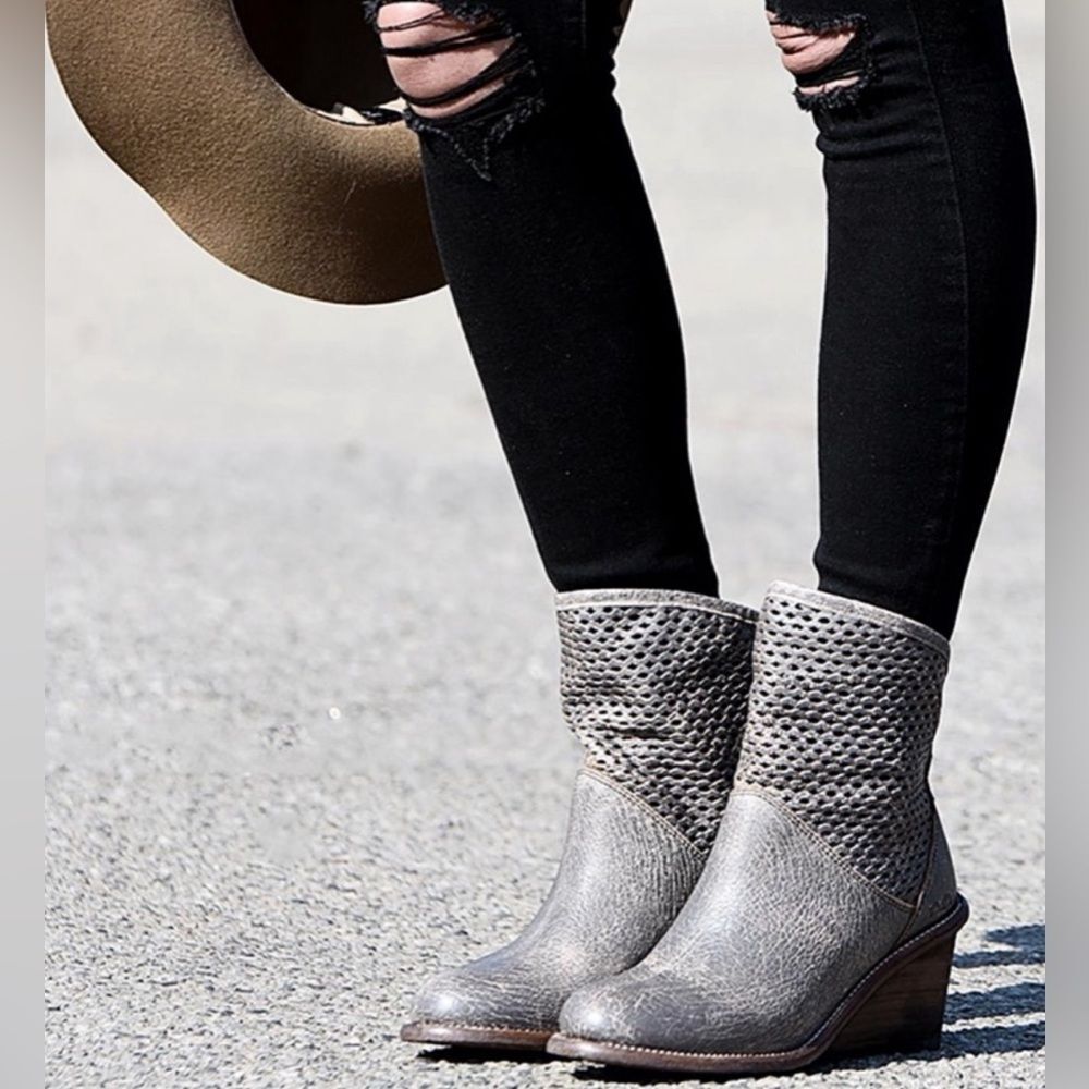 NWT Bed Stu Brown Leather Cobbler Duchess Perforated Wedge Boots Women size 8